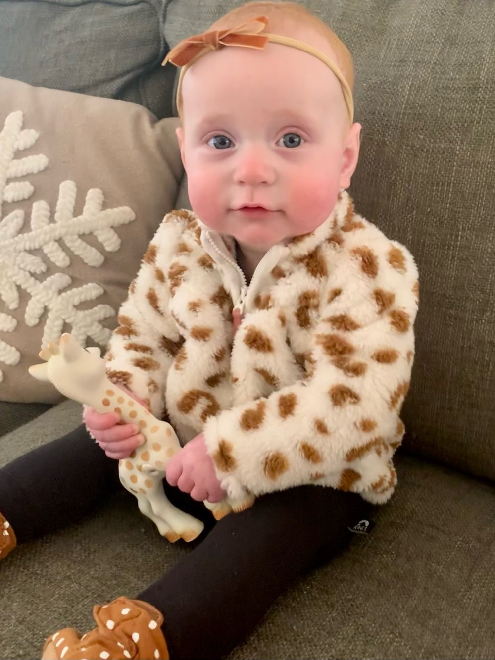 Carter’s baby girl Cream & Brown Leopard giraffe Sherpa Pullover quarter zip